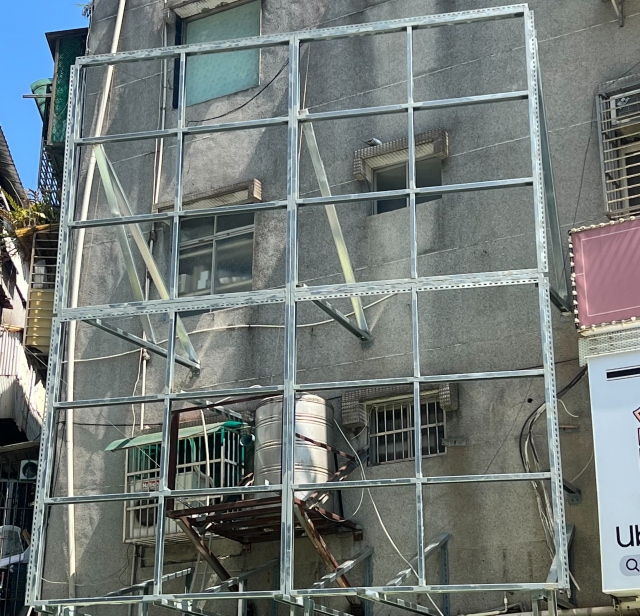 看板自租，單日人流2萬以上 南勢角捷運站正旁邊/人流車流超大